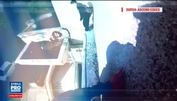 Tanar din Iasi care practica parkour, in stare grava la spital dupa ce a cazut de la 5 metri. S-a ranit la cap si la coloana