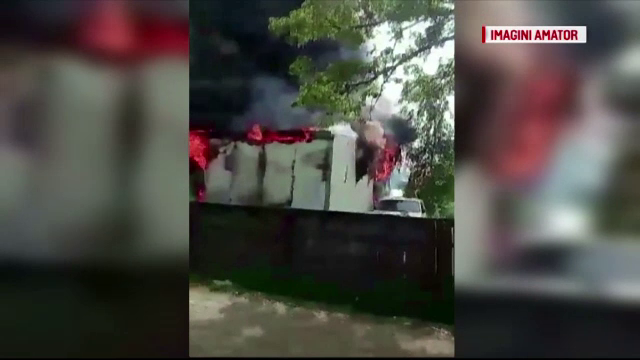 Incendiu intr-un service auto, din cauza unui scurtcircuit. O masina si mai multe echipamente de lucru au ars in intregime