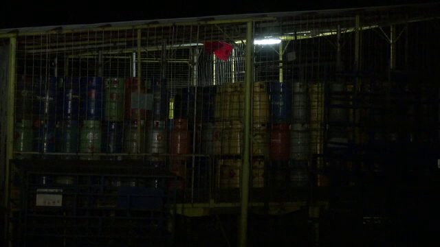 Pericol de explozie in Neamt. Un container cu substante chimice a ars langa un combinat in care erau 1.000 de butelii