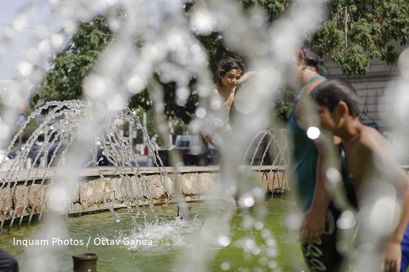 Vreme caldă, cu averse de ploaie spre seară, sâmbătă. Prognoza meteo până marți