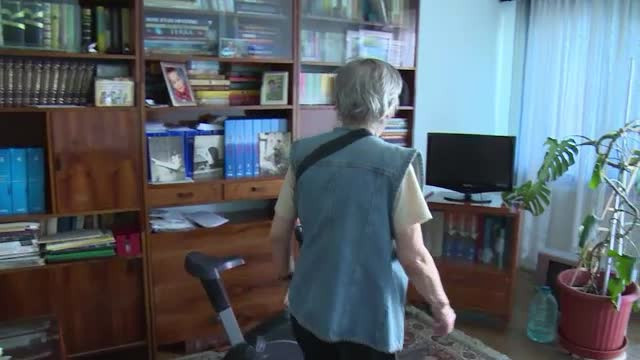 Batrana jefuita de o femeie care a promis ca o ajuta la curatenie. "Zicea ca a murit mama ei, am lasat-o sa intre"