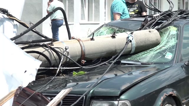 Romania, impartita de furtuni si canicula. Filmul zilei de vineri, cand nordul a fost lovit de vijelii, iar sudul s-a topit