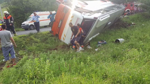 autocar rasturnat