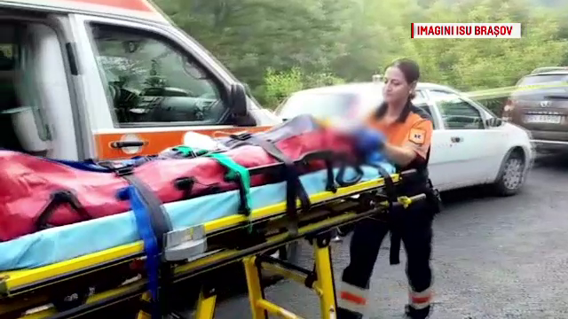 FILMUL accidentului din Brasov, unde un autocar cu 36 de oameni s-a rasturnat. Cum s-a produs si in ce stare sunt ranitii
