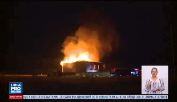 O vila din Snagov a ars ca o torta. Un barbat a fost ranit la picioare, iar altul a ramas captiv in casa