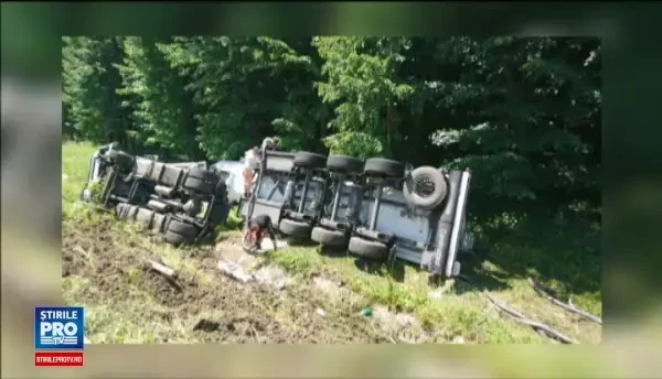 Trafic rutier blocat pe A3 Bucuresti-Ploiesti. O cisterna incarcata cu 32 tone de combustibil s-a rasturnat