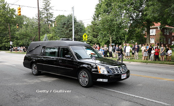 Un barbat a inmormantat un necunoscut, crezand ca este fiul sau. Ce s-a intamplat dupa 11 zile: "Salutare, tata!"