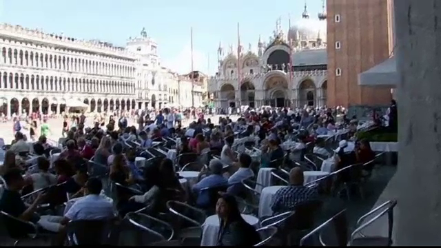 Locuitorii din Barcelona s-au saturat de turisti. Cum a ajuns o sursa majora de venit sa cauzeze probleme pentru localnici