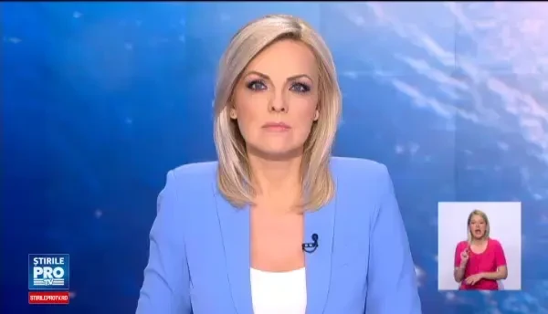 Un barbat sarman a ramas pe drumuri dupa ce casa i-a fost mistuita de incendiu. Flacarile, intetite de gunoaiele din curte