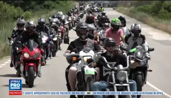Sute de motociclisti din tara s-au intalnit la Alba Iulia. Parada care a trezit orasul si gestul caritabil facut