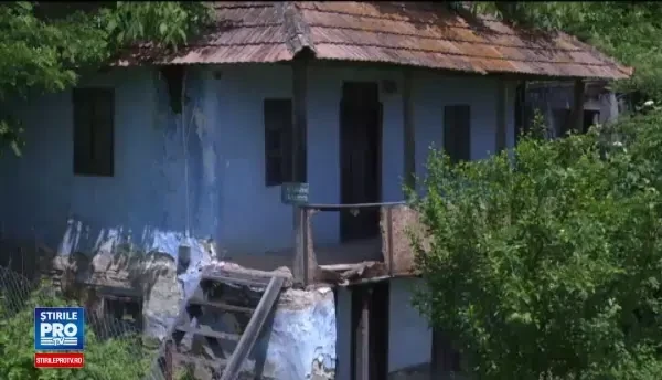 Ce-a mai ramas din frumusetea satului muntenesc traditional: A venit valul asta de hidosenii care a inundat satele