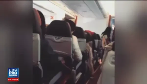 Avionul s-a zguduit ca o masina de spalat. Scene de cosmar filmate de pasageri la bordul unui Airbus. VIDEO