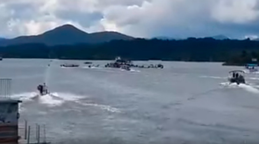 Sase persoane si-au pierdut viata si alte 16 raman disparute, dupa ce o ambarcatiune s-a scufundat intr-un lac din Columbia