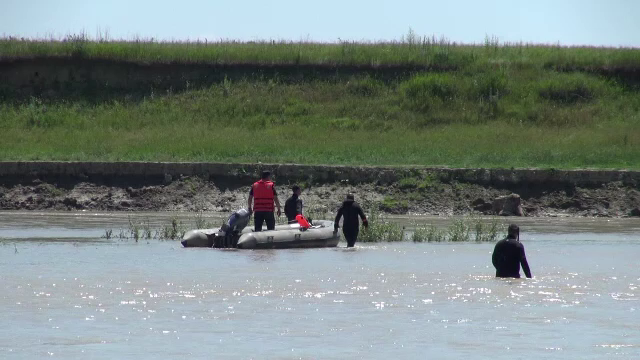 Cautari disperate intr-o comuna din Bacau, dupa ce un baiat de 18 ani a disparut in raul Siret
