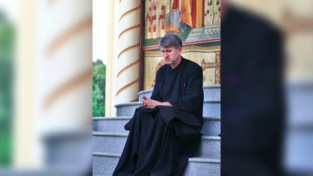 Cercetari pentru racolare de minori in scopuri sexuale in cazul preotului Cristian Pomohaci. 200 de oameni i-au luat apararea