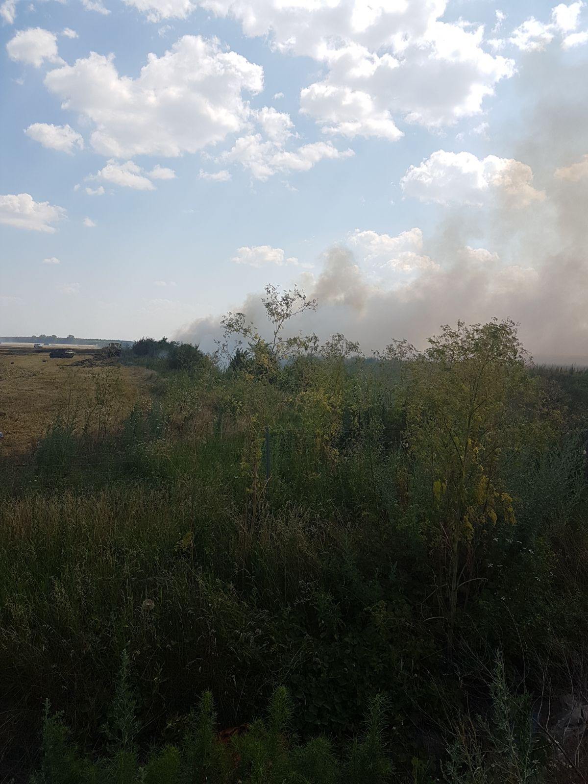 Traficul pe Autostrada Soarelui, redirectionat din cauza unui incendiu de vegetatie. Cand se va putea circula din nou pe A2