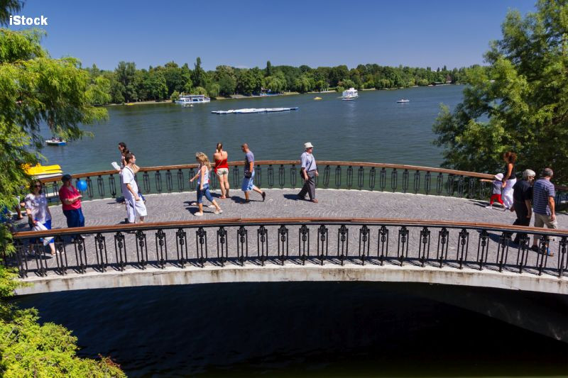 Urmeaza luni de foc in Capitala. Seful RATB propune sa mergem cu autobuzul pe rand: "Caldura este mai usor de suportat"