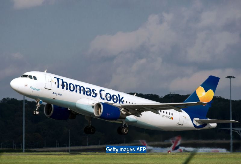 Zbor cu emotii pentru 12 pasageri ai unui avion, dupa ce o bucata din aripa s-a rupt. Decizia luata de piloti