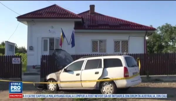 Atac asupra sediului politiei dintr-o comuna din Neamt. Cladirea a fost vandalizata, iar masina sefului de post, incendiata