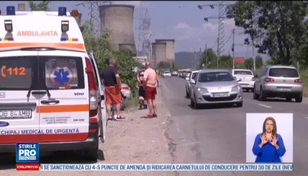 Trei masini avariate din cauza unei femei care nu s-a asigurat cand a intrat intr-o parcare. Fetita soferitei, ranita usor