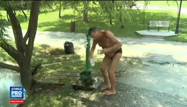 Lipsa banilor si canicula ii determina pe multi bucuresteni sa se racoreasca in locuri nepermise. La ce riscuri se expun