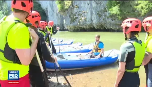 Defileul Crisului Repede, preferat de pasionatii de rafting sau speologie. Turist maghiar: Zona e plina de miracole