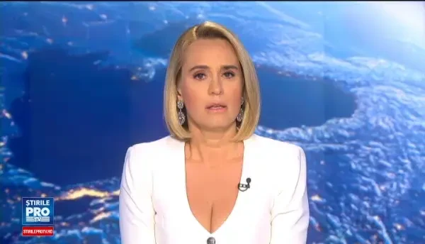 O fata de 14 ani sare din telegondola, iar cei aflati dedesubt o prind. Momentul, surprins de camera