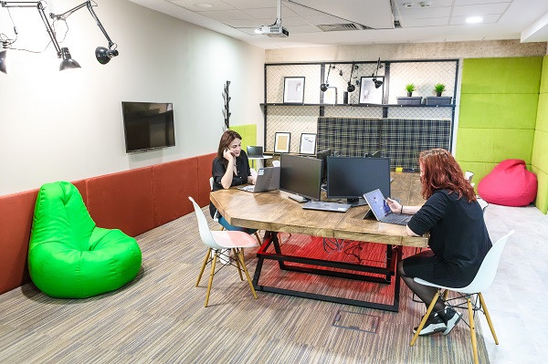 Centrele de servicii, un business in plina expansiune. Ce presupune munca intr-un birou de outsourcing