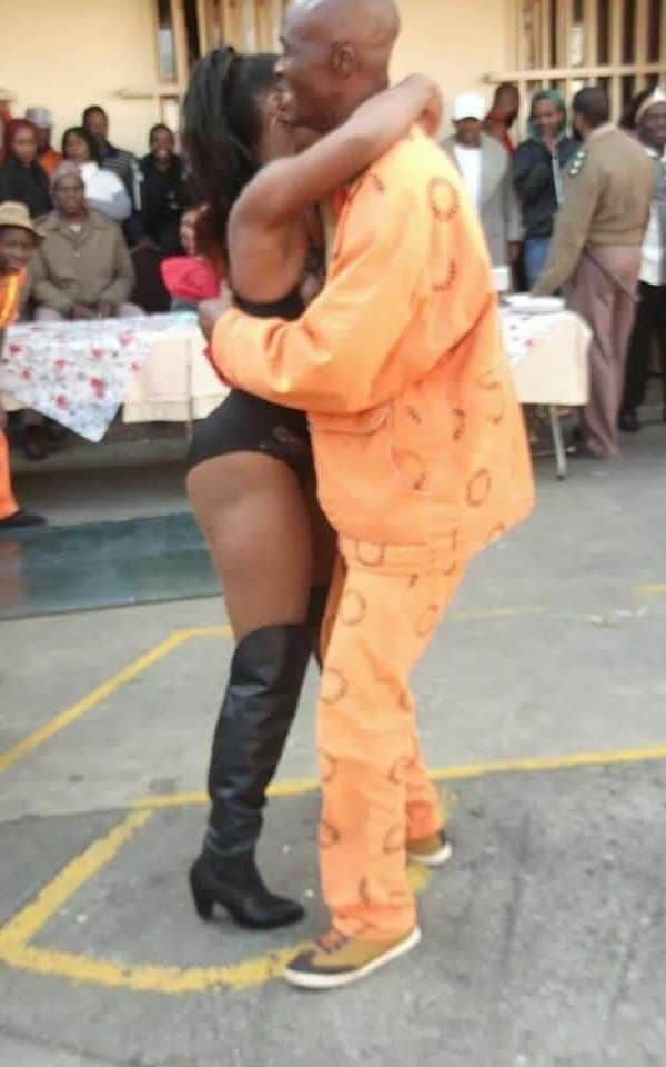 striptease, detinuti, Africa de Sud