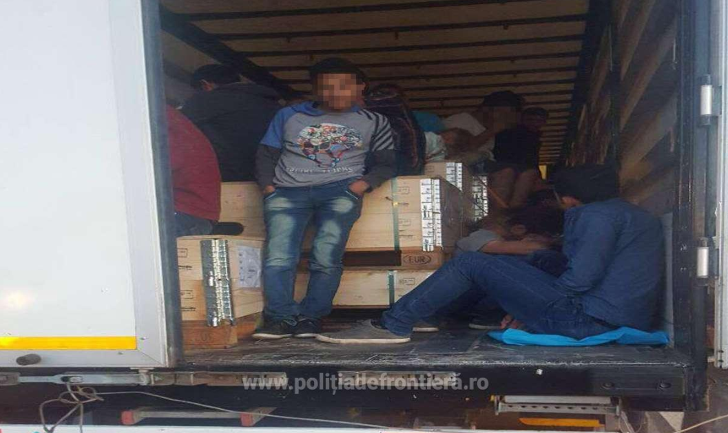 91 de migranti din Siria si Irak descoperiti intr-un TIR, in Vama Nadlac. Ce scria in documentele de transport