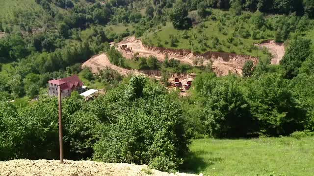 Cazul firmei care construieste un cartier, in Brasov, fara autorizatie. Primarie: "Ganditi-va la ce pericole se expune"