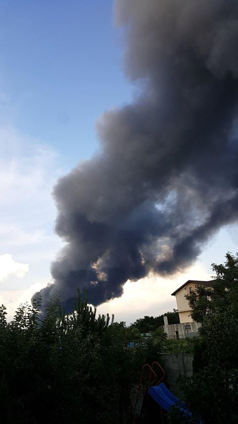 Incendiu puternic in Balotesti, pe o suprafata de 7.000 metri patrati. Arafat: "Nu mai exista risc de extindere"