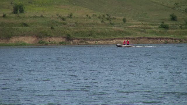Un barbat s-a inecat si altul este in coma profunda, dupa ce au facut baie in locuri neamenajate