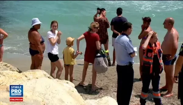 O fetita de 11 ani a fost trasa de curenti in mare, iar mama si sora ei au fost salvate in ultimul moment