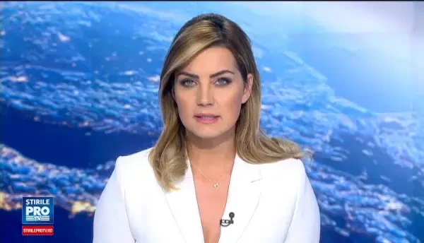 Un motociclist care vandaliza masini, urmarit cu elicopterul pana acasa. A fost filmat rupand oglinda unui automobil