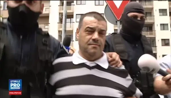 Perchezitii cu cantec acasa la Regele Manelelor. O cunoscuta cantareata ar face parte din reteaua sa de crima organizata