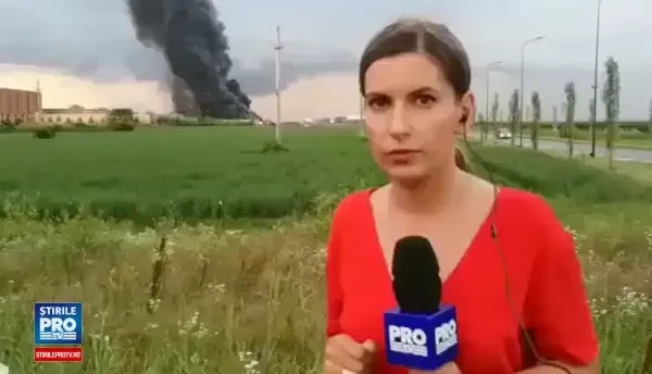 Incendiu puternic in Balotesti, pe o suprafata de 6.000 metri patrati. Autoritatile iau in calcul sa evacueze mai multe case