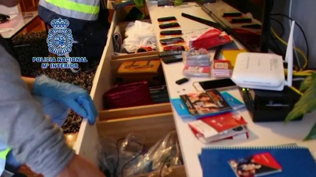 Retea condusa de romani, care a fraudat companiile de telefonie mobila, retinuta in Spania. Valoarea uriasa a pagubei