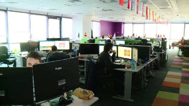 Ziua de muncă de 12 ore a devenit legală într-o ţară din UE. Proteste de stradă