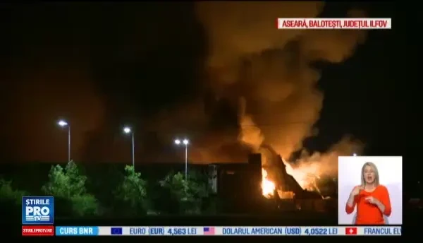 Incendiu la Balotesti: halele ard de peste 12 ore, iar flacarile s-au extins pe 10.000 mp. Garda de Mediu: Fumul nu e toxic