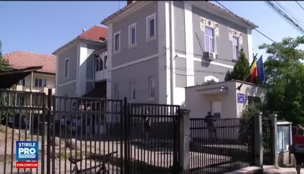 Ore in sir petrecute la cozi uriase, la ghiseele pentru pasapoarte. Programarile online, ocupate pana la 15 august, la Cluj