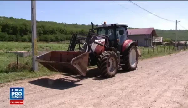 De miercuri, oricine poate conduce un tractor pe drumurile publice, chiar daca nu are permis