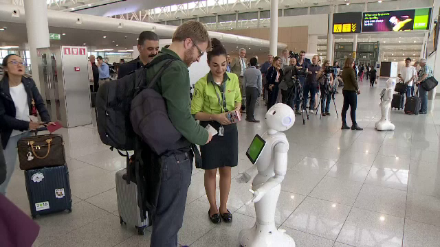 Robotul Bruce Pepper, noul "angajat" al aeroportului Zaventem. Ce face pentru calatori si cu ce informatii ii ajuta