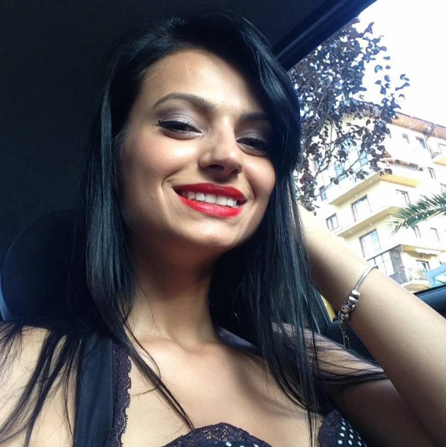 Accident grav in Gorj. O soferita de 26 de ani n-a mai avut nicio sansa dupa ce a intrat cu viteza intr-un copac