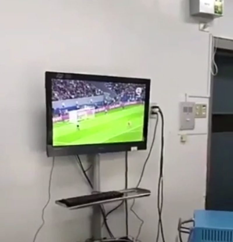 Caz revoltator in Chile, unde mai multi medici sunt acuzati ca s-au uitat la meci in timpul operatiei. Reactia superiorilor