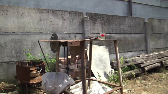 Un barbat a facut o improvizatie la circular si a decedat electrocutat. Sotia a fost si ea la un pas de moarte