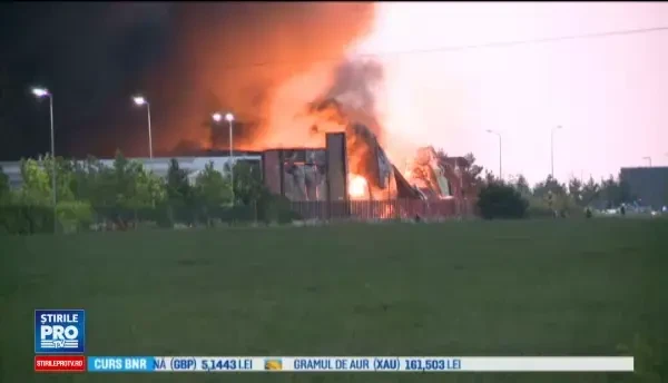 Incendiu la Balotesti. Flacarile nu au fost stinse nici dupa 40 de ore. Patronii turci ai depozitelor, amendati cu 35.000 lei