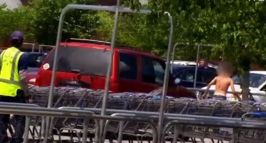 O femeie insarcinata a lovit cu masina un barbat care ii furase portofelul. Acum este pusa sub acuzare