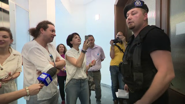 Scandal la Primaria Capitalei. Motivul pentru care mai multor activisti le-a fost interzis accesul la sedinta Consiliului