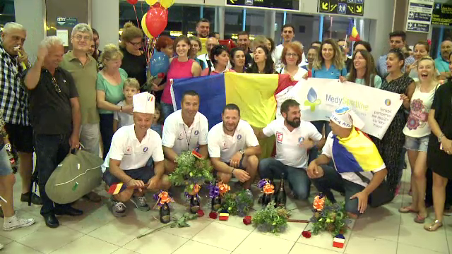 Recordul mondial stabilit de cinci romani, care au traversat Marea Neagra pana in Georgia. Pentru ce s-au antrenat